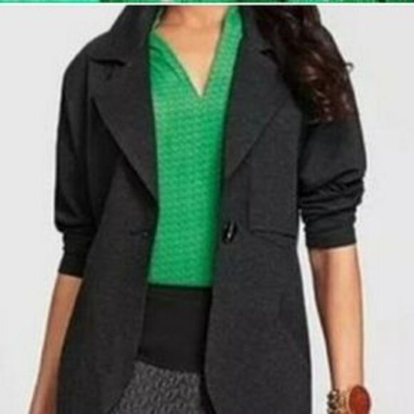 CAbi #124 Printed Business Blouse in Kelly Green - Picture 11 of 16